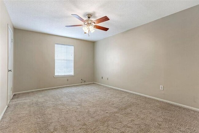Building Photo - 2716 Whitney Pl