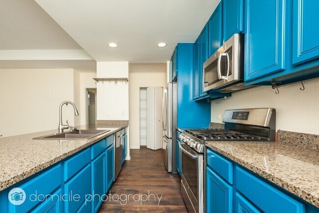 Foto del edificio - Absolutely beautiful 2 bed 2 bath condo wi...