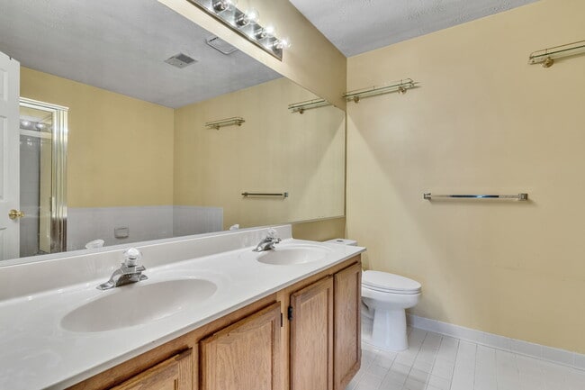 Building Photo - 13920 Lord Fairfax Pl