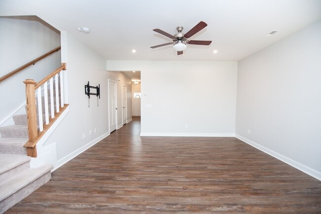 Building Photo - 3BR/2.5BA Modern Townhome on Spartanburg’s...