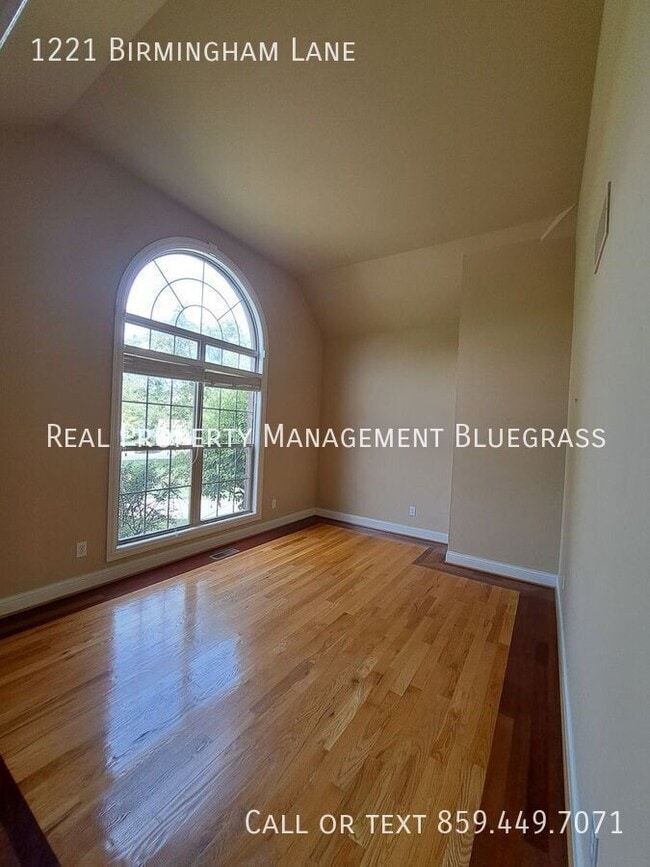 Foto del edificio - 1221 Birmingham Ln