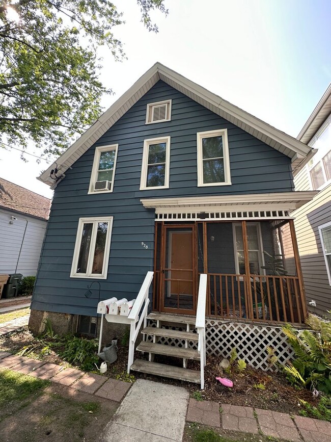 Building Photo - 938 E Dayton St