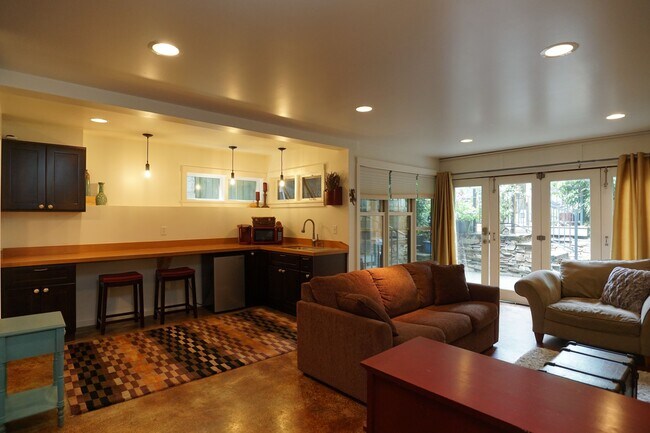 Building Photo - 2418 N 31st St
