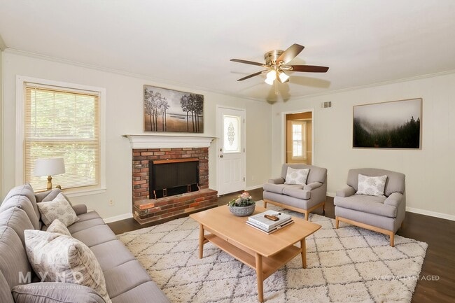 Building Photo - 1176 Cedar Cir S