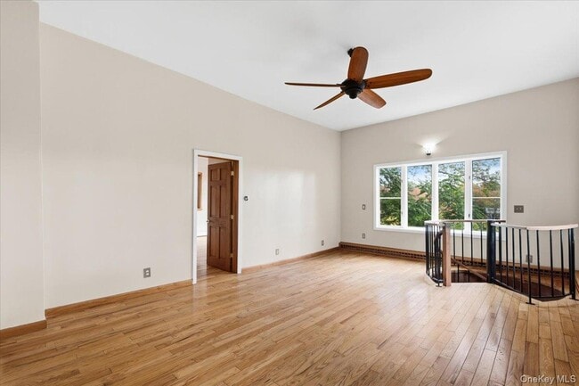 Building Photo - 333 Lake Dr