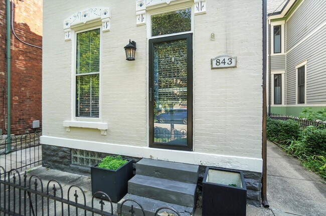 Building Photo - 843 Overton St
