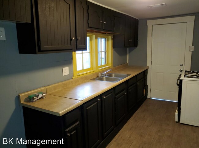 Building Photo - 3 br, 1 bath House - 1315 S May Avenue