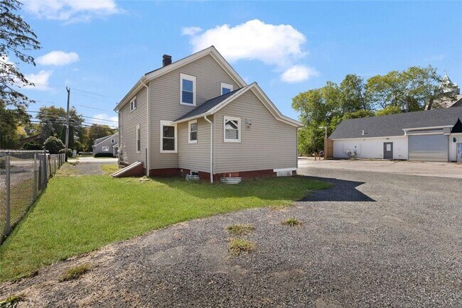 Building Photo - 3461 Kingstown Rd