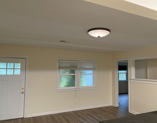 Building Photo - Cottage home, 5 minutes to Wrightsville Be...