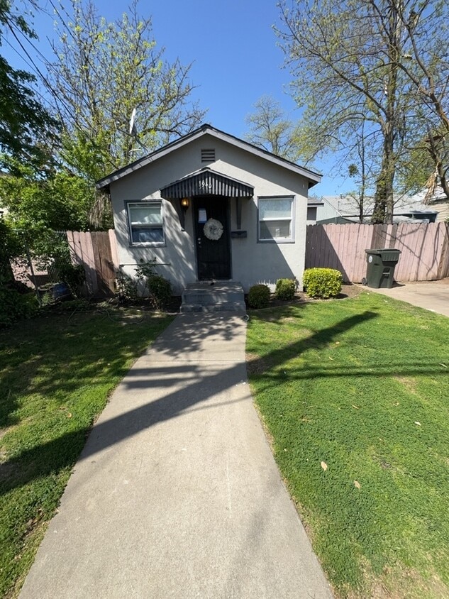 Primary Photo - Charming 2-Bedroom Home in a Prime Location!
