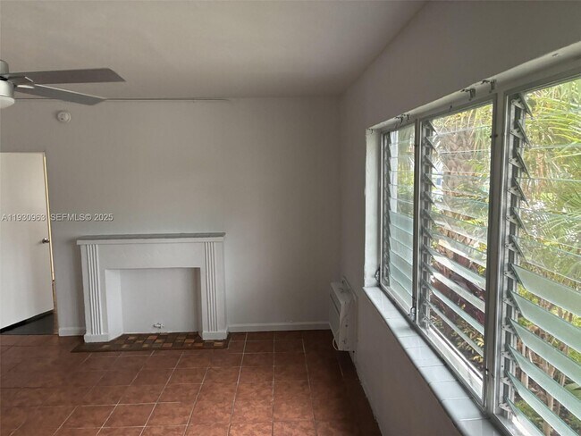 Foto del edificio - 2469 Flamingo Pl