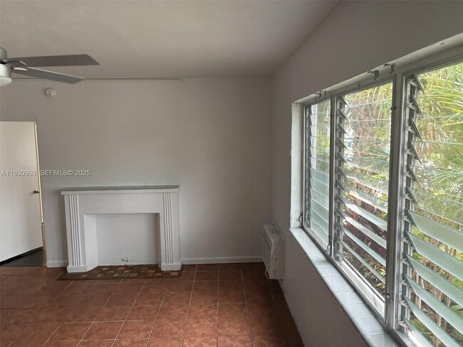 Building Photo - 2469 Flamingo Pl