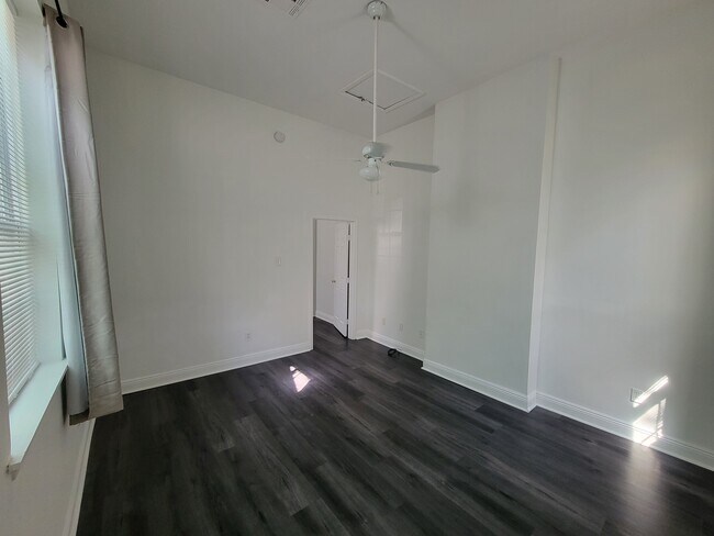 Building Photo - 3015 Bienville St