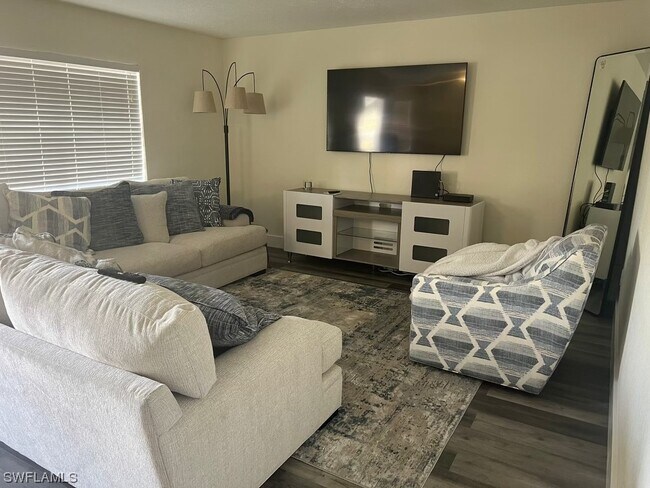 Foto del edificio - 4617 Bayshore Dr