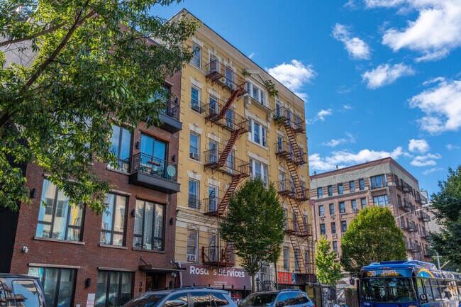 Building Photo - 392 S 5th St
