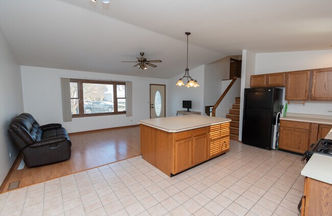 Building Photo - 4002 Ridge Rd