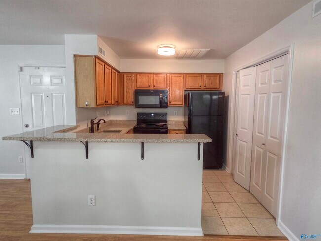 Foto del edificio - 244 Waters Edge Ln