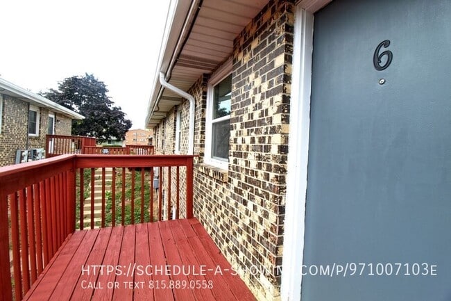 Building Photo - 335 Ridgeview Ave