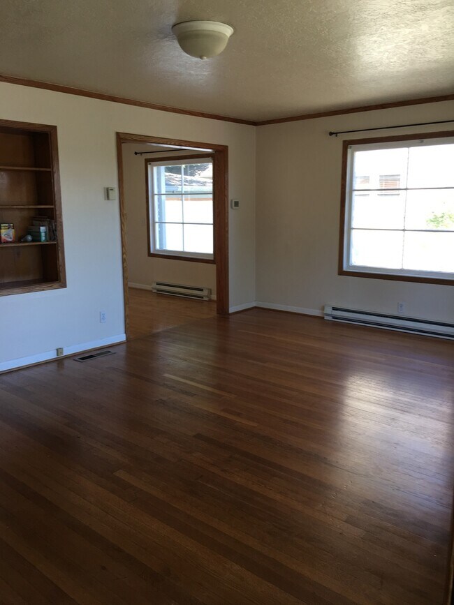 Building Photo - Charming 2 Bedroom 2 bath home with finish...