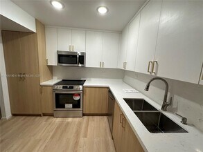 Building Photo - 6039 Collins Ave