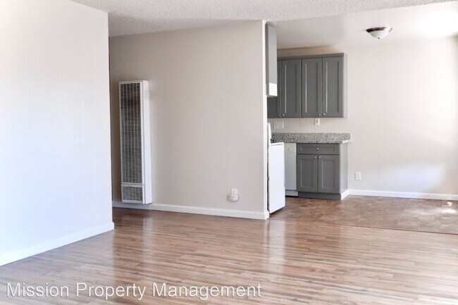 Building Photo - 2 br, 1.5 bath House - 2755 Country Dr Uni...