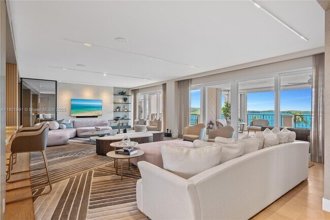 Foto del edificio - 5242 Fisher Island Dr