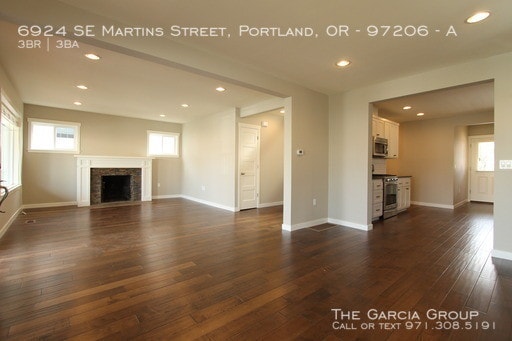 Building Photo - 6924 SE Martins St