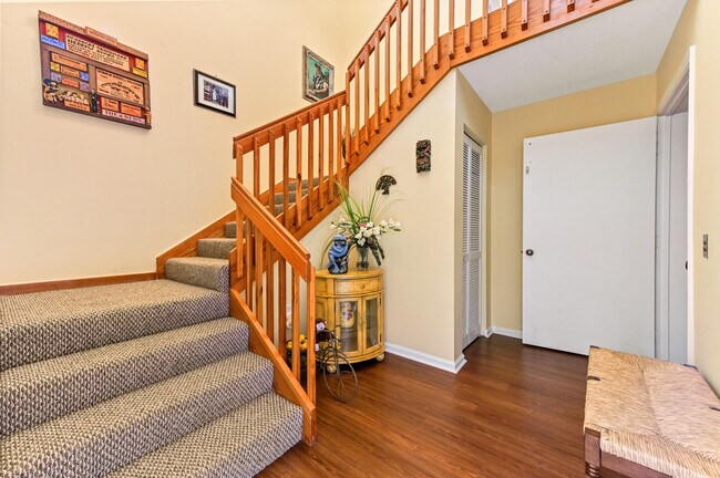 Building Photo - 9553 Shadybrook Dr
