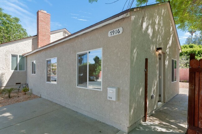 Foto del edificio - Private 1BD ADU Retreat with Spacious Private Rear Yard – Near CSUN