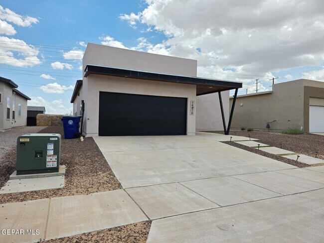 Foto del edificio - 14816 John McNeely Ave
