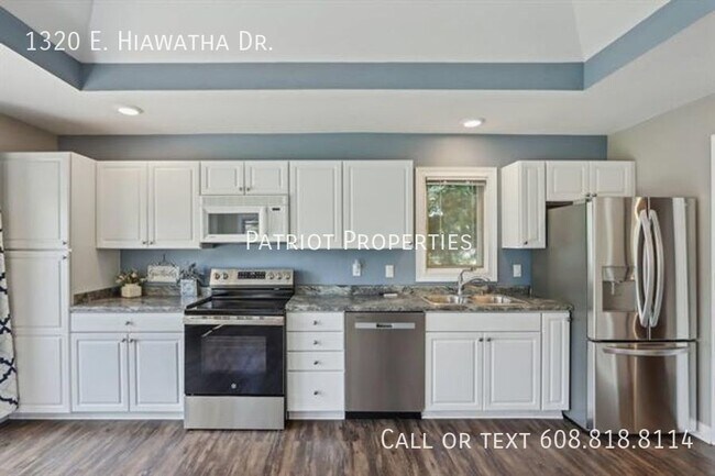 Building Photo - 1 Bedroom/1 Bath House in Wisconsin Dells, WI