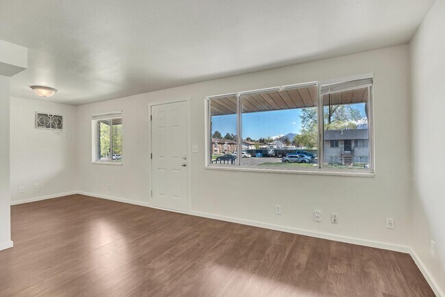 Foto del edificio - 817 W Heather Ln