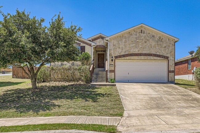 Large one story home on a corner lot locat... - Large one story home on a corner lot locat...