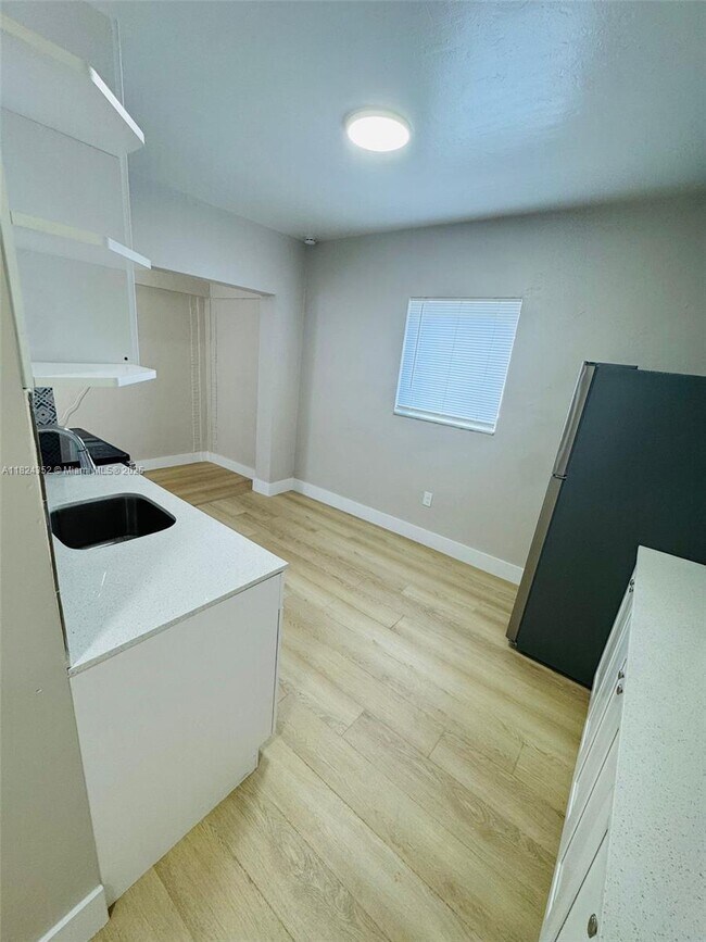 Foto del edificio - 2960 W Flagler St