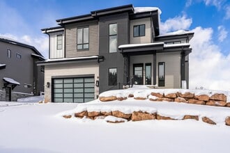 Building Photo - 4110 W Sierra Dr