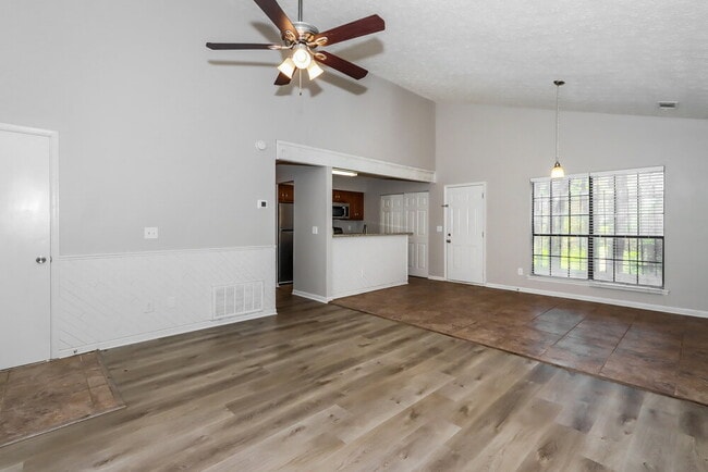 Foto del edificio - 192 Chase Woods Cir