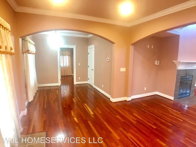 Building Photo - 5 br, 4 bath House - 6449 S 120th St