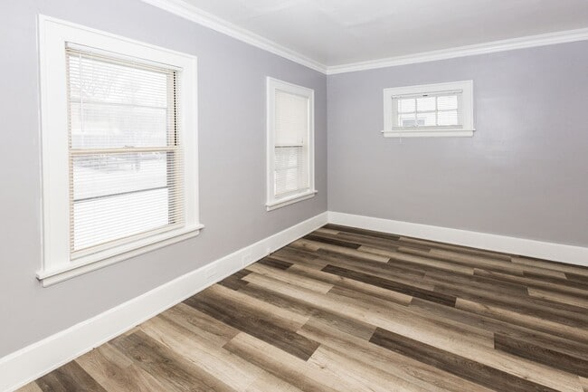 Foto del edificio - 1561 E 204th St