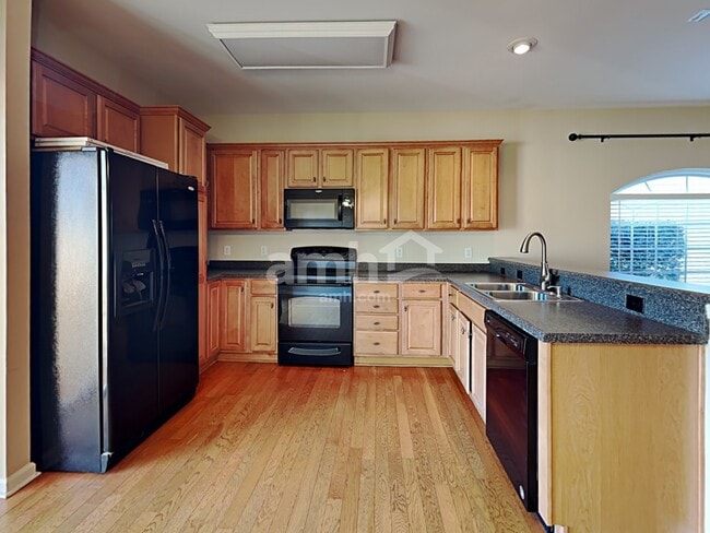 Building Photo - 17 Pfeiffer Ct