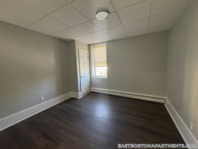 Building Photo - 273 Maverick St