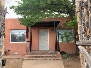 Building Photo - 701 B Kathryn Ave