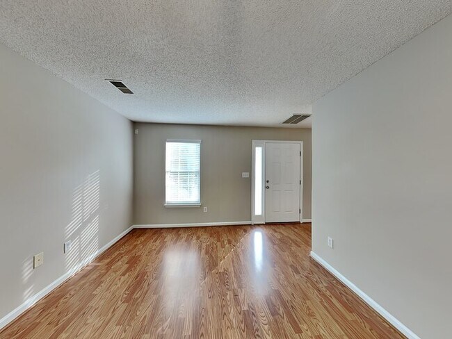 Building Photo - Loving Lempster Lane!!!