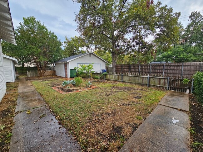 Photo - Located in the Heart  of Garland’s Histori... House