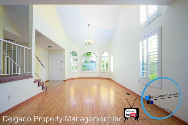 Building Photo - 4 br, 2.5 bath House - 529 North Regatta D...