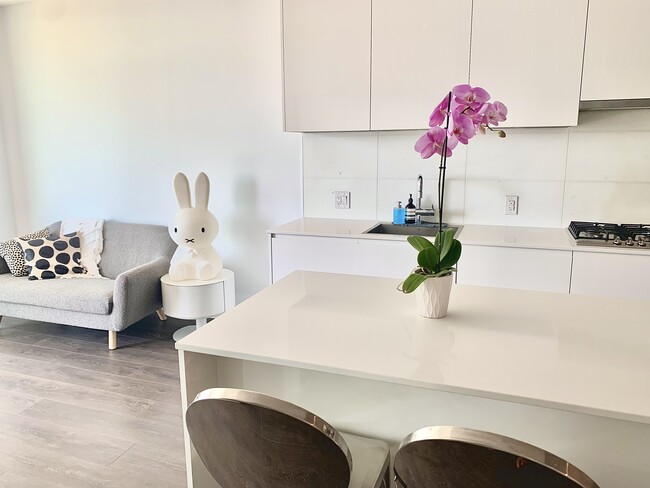 Photo du bâtiment - 4650 Brentwood Blvd