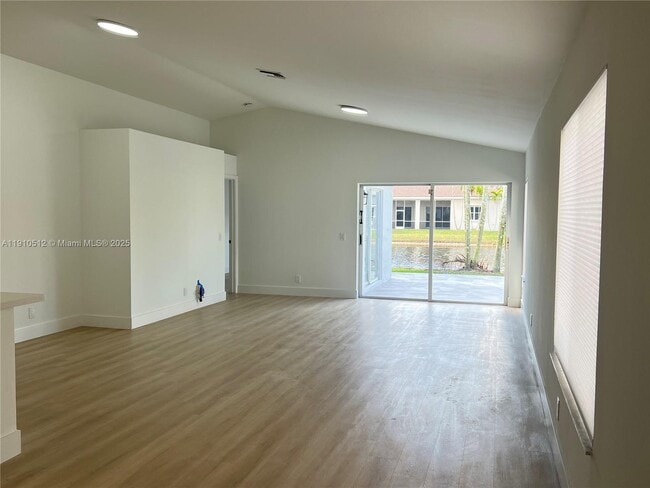 Building Photo - 1393 Majesty Ter