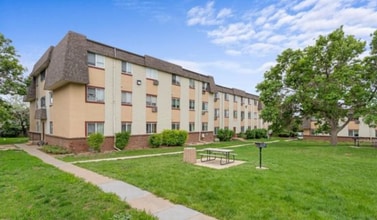 Building Photo - 707 W 96th Ave