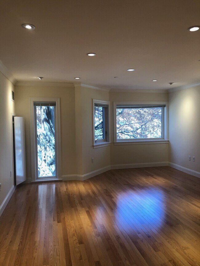 Building Photo - 23 Griggs Ter