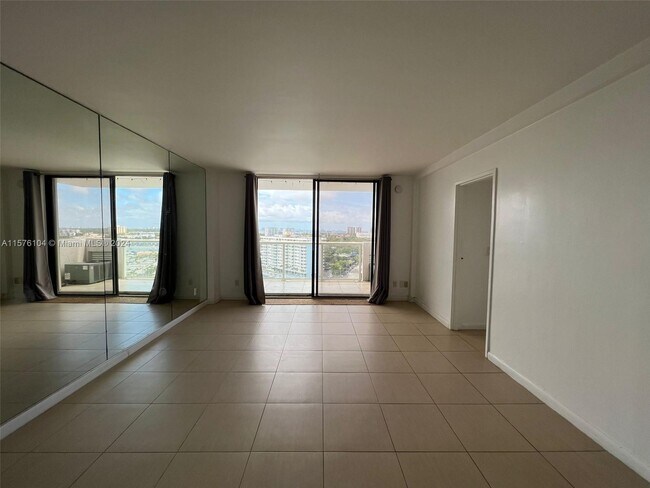 Foto del edificio - 13499 Biscayne Blvd