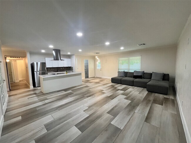 Foto del edificio - 4407 Kevinkay Dr